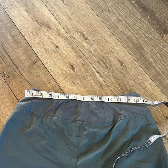 Patagonia grey lightweight mini shorts size S - Picture 5 of 8